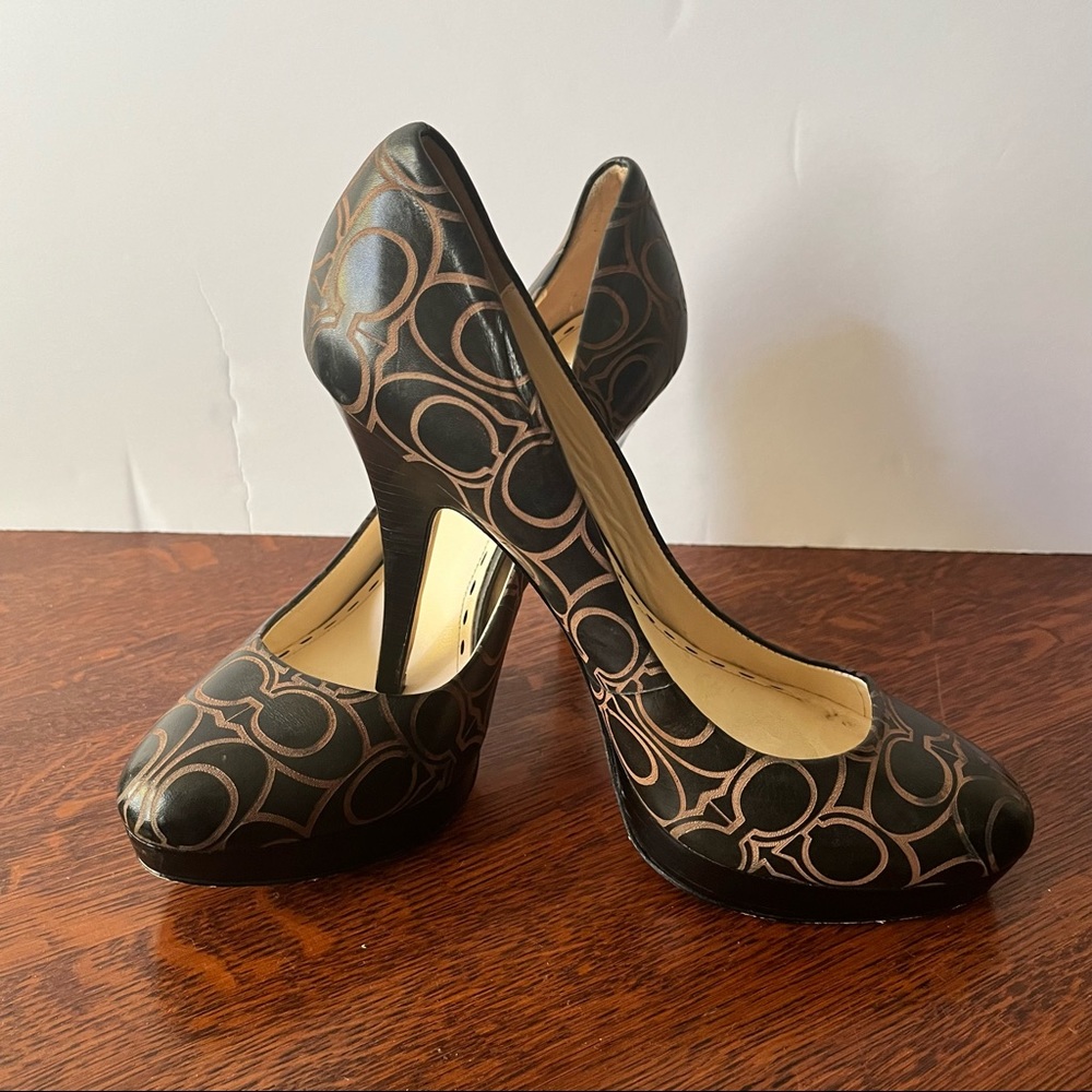 Coach Black Tan Leather Logo High Heel Pumps Size 9.5